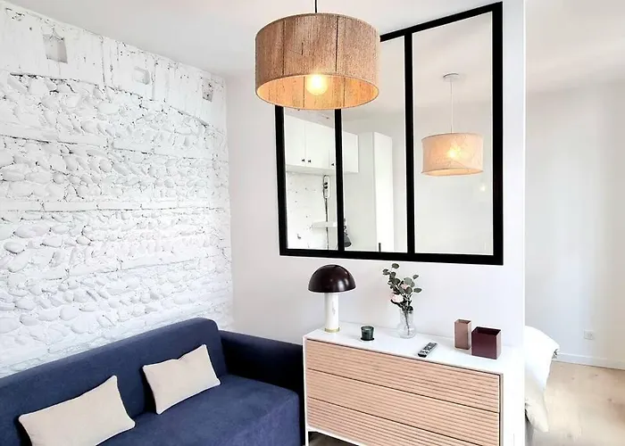 Grand Studio Avec Terrasse - Gare - Metro - Wifi