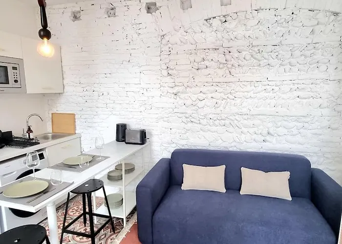 Grand Studio Avec Terrasse - Gare - Metro - Wifi